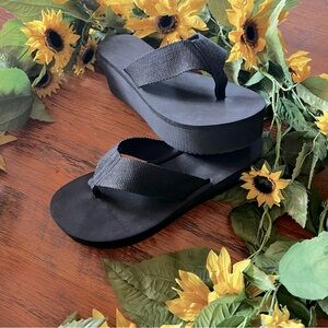 NWOB Chunky Black 3 Inch Platform Wedge Sandals SZ 9